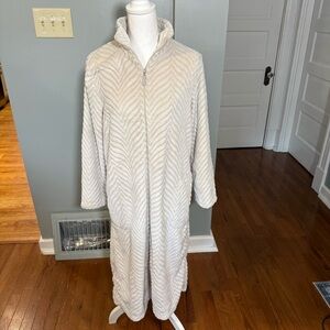 Jasmine Rose Faux Fur Noire Long Zip Up Robe/Housecoat - Medium